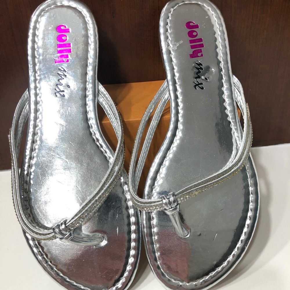 Jolly Mix Silver Tong Sandals. NWOT.